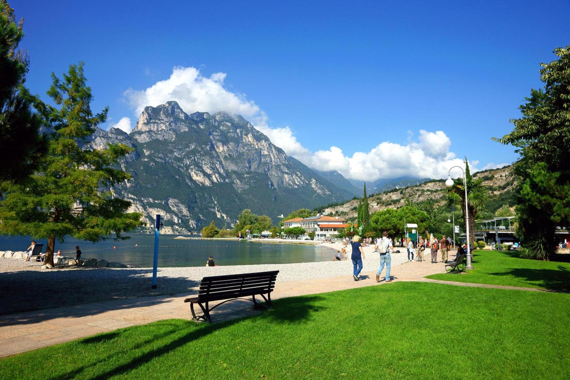 Residenza Il Cavaliere Del Lago - Happy Rentals Riva del Garda Ngoại thất bức ảnh