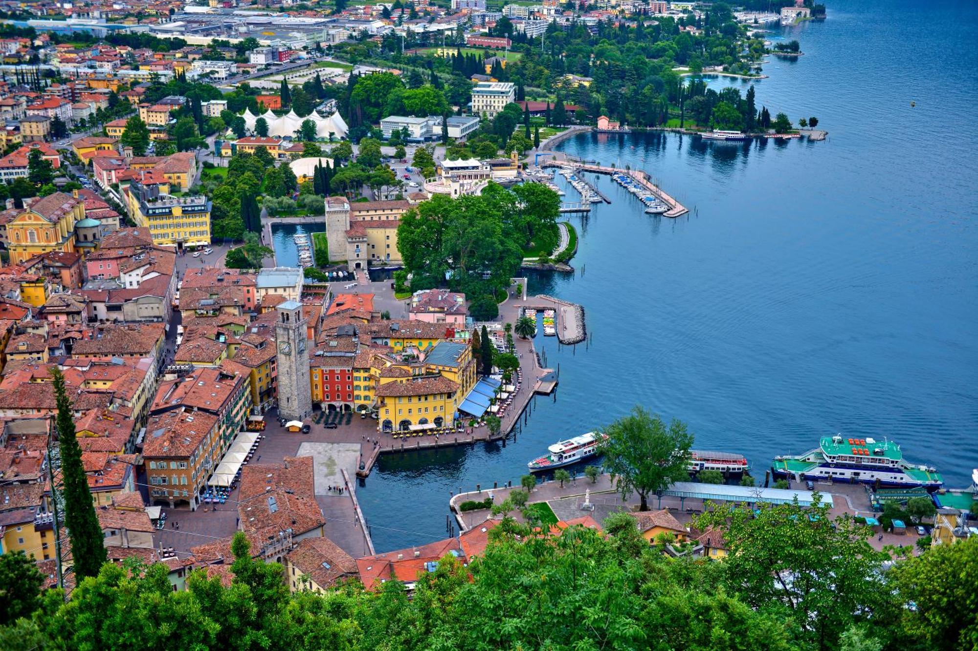 Residenza Il Cavaliere Del Lago - Happy Rentals Riva del Garda Ngoại thất bức ảnh
